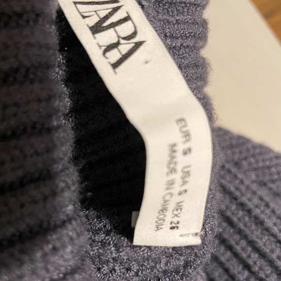 ZARA Turtle Neck Exposed Shoulders knit Blue Long Sleeve Sweater Small - Picture 5 of 5